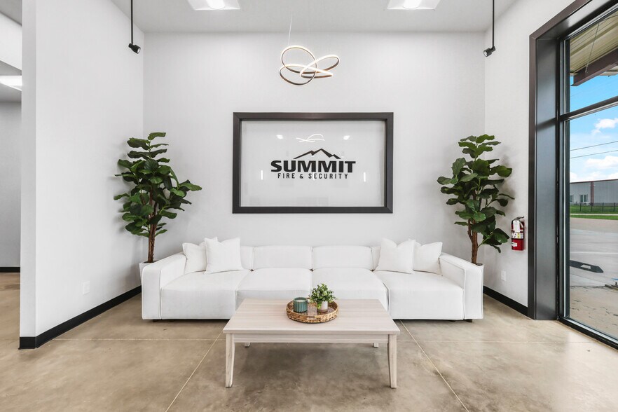 More Photos Of 5998 Imperial Loop, College Station Flex For Sale