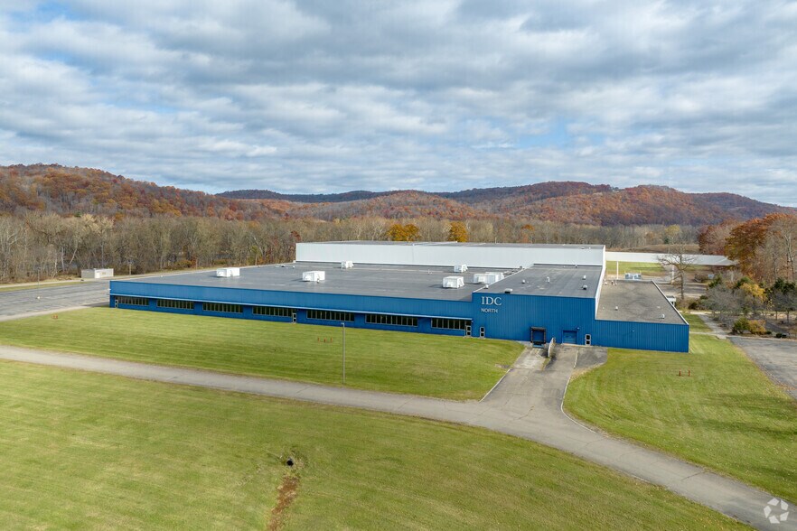 More Photos Of 100 Murray Dr, Warren Warehouse For Lease