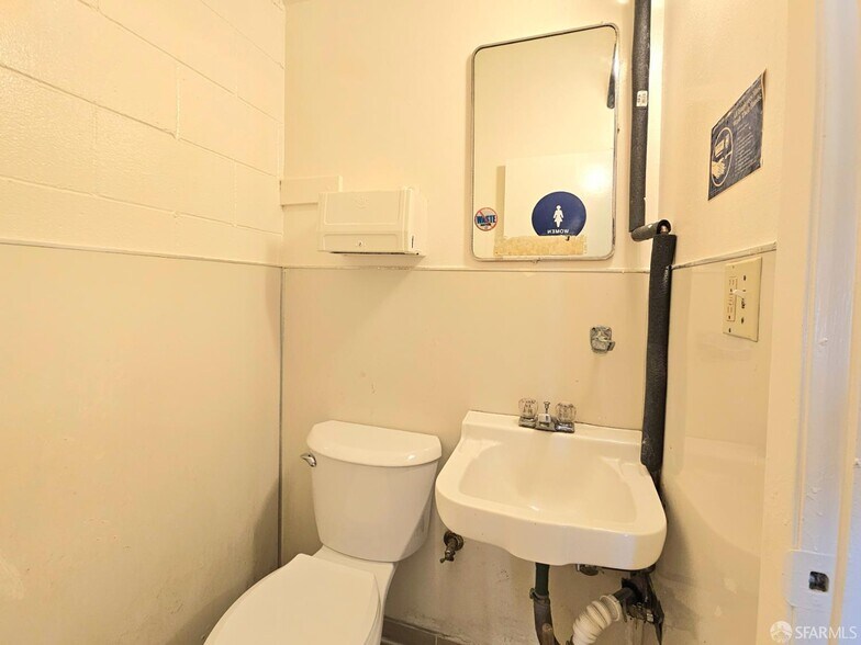 More Photos Of 823 Webster St, Oakland Storefront Retail Residential For Sale