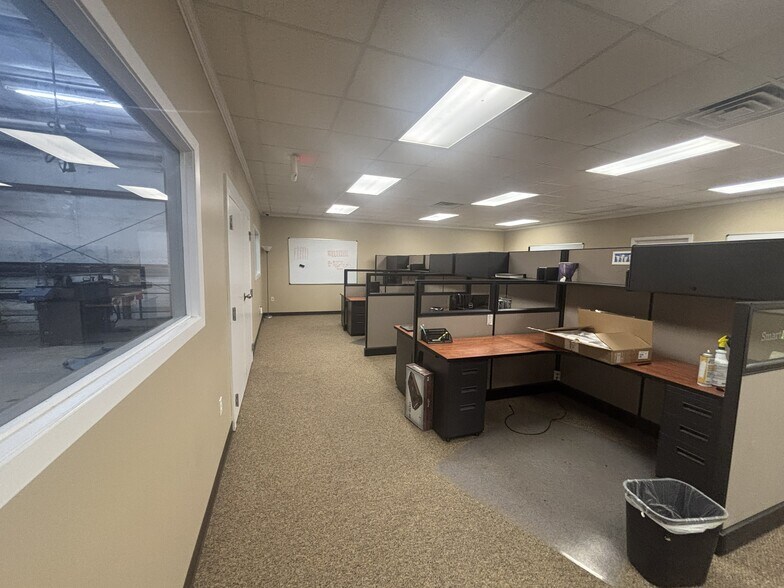 More Photos Of 9151 Youree Dr, Shreveport Distribution For Lease