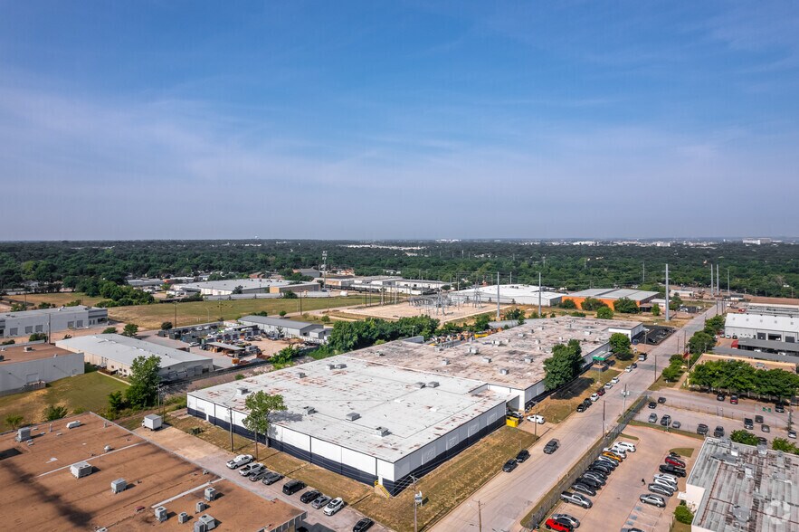 More Photos Of 3131 W Bolt St, Fort Worth Warehouse For Lease