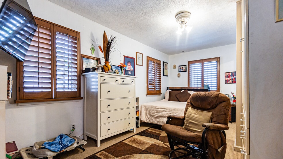 More Photos Of 4656 Floral Dr, Los Angeles Industrial For Sale