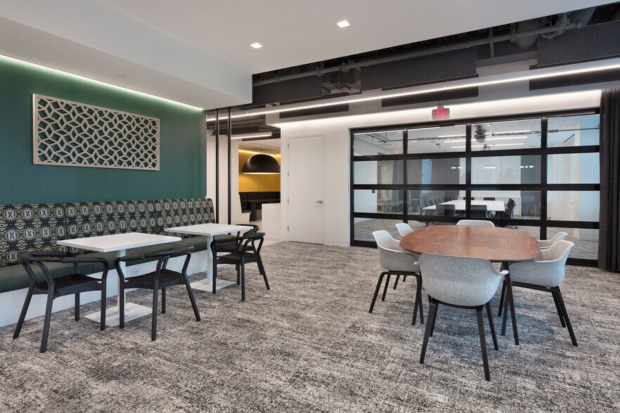 More Photos Of 12930 Worldgate Dr, Herndon Office For Lease