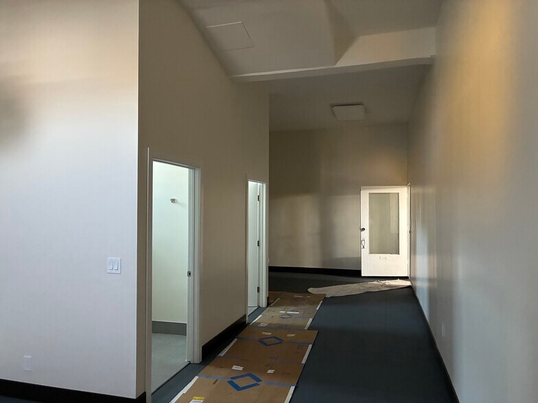 More Photos Of 5252 S Hoover St, Los Angeles Office Residential For Lease
