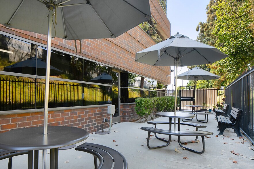 More Photos Of 601 S Lewis St, Orange Office For Sale