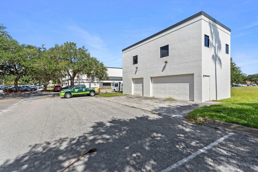 More Photos Of 5449 S Semoran Blvd, Orlando Unknown For Lease