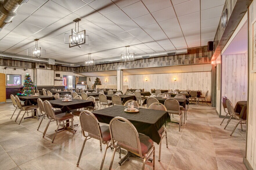 More Photos Of 617 E North St, Poynette Restaurant For Sale