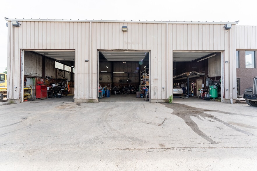 More Photos Of 563 Plains Rd, Tamworth Warehouse For Lease