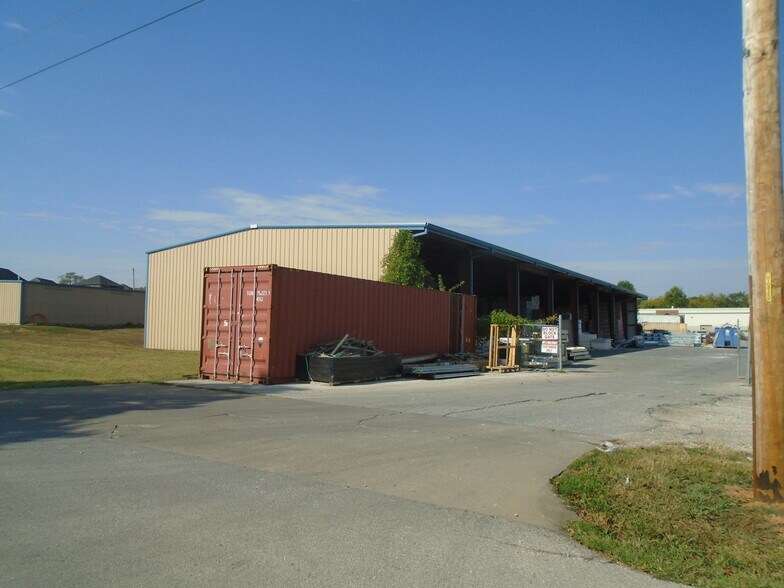 More Photos Of 2140 N Bristol Ln, Nixa Warehouse For Lease