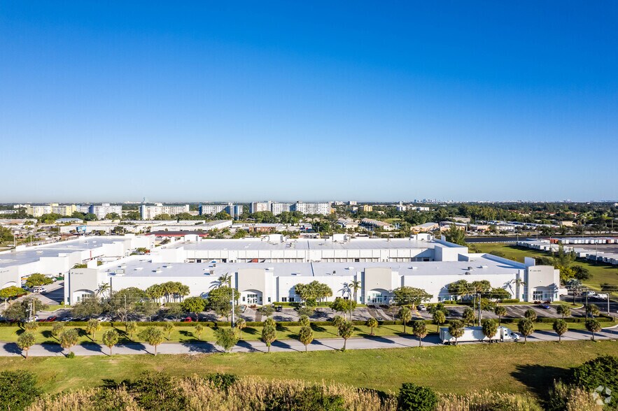 More Photos Of 3860-3890 Pembroke Rd, Hollywood Warehouse For Lease