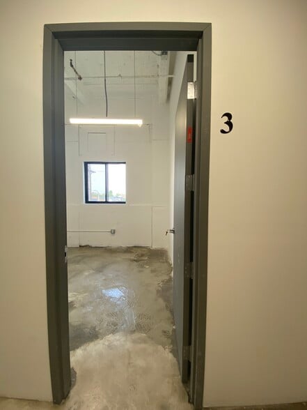 More Photos Of 901 E 31st St, Los Angeles Manufacturing For Lease