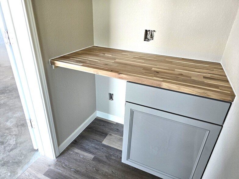 More Photos Of 6366-6414 FM 1715, Lampasas Flex For Lease