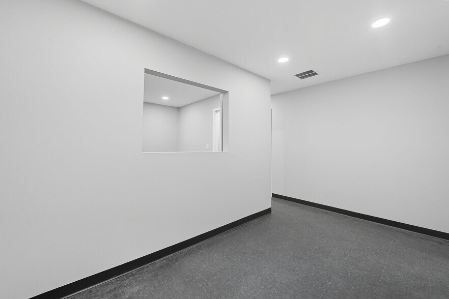 More Photos Of 2025 Marshall Huff Rd, Dallas Warehouse For Sale