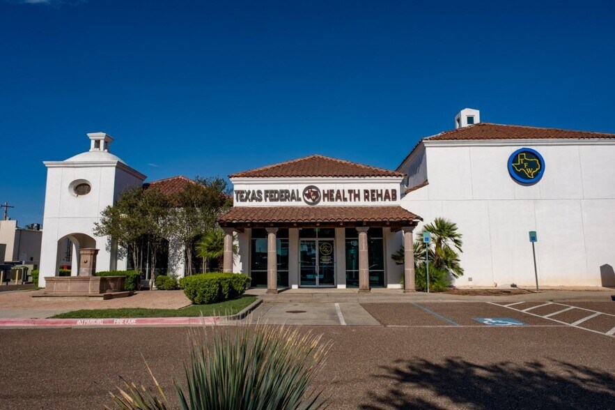 More Photos Of 8607 McPherson Rd, Laredo Office For Lease