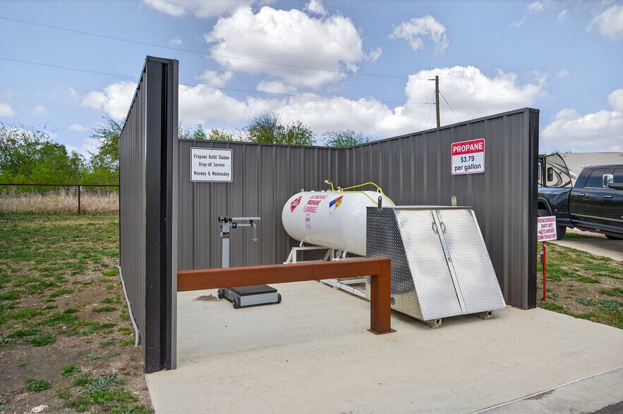 More Photos Of 9630 E US Highway 190, Rogers Trailer Camper Park For Sale