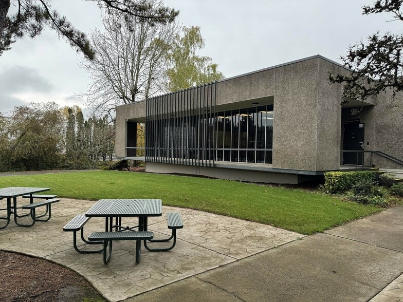 More Photos Of 14200 SW 72nd Ave, Portland Warehouse For Sale