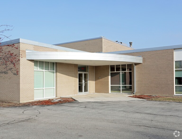 More Photos Of 832 Industrial Dr, Elmhurst Manufacturing For Lease