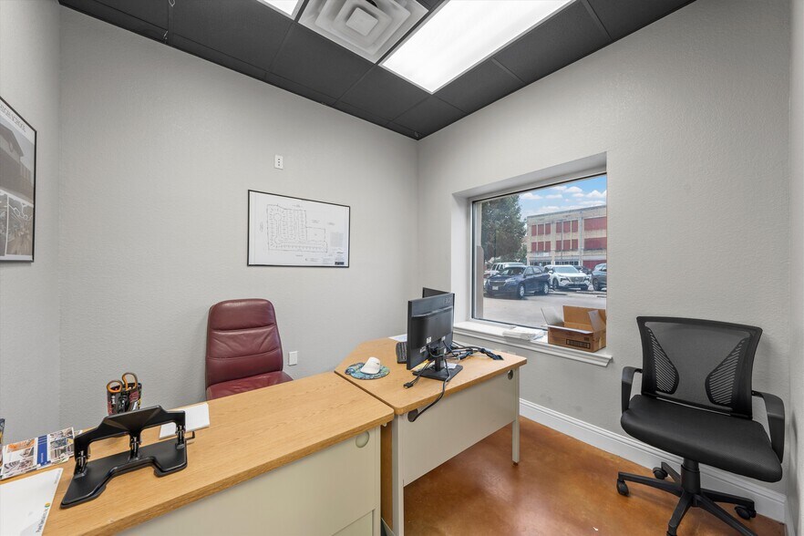 More Photos Of 613 Austin Ave, Waco Storefront Retail Office For Sale