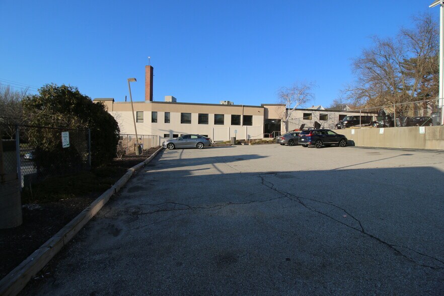 More Photos Of 845 N Main St, Providence Medical For Sale