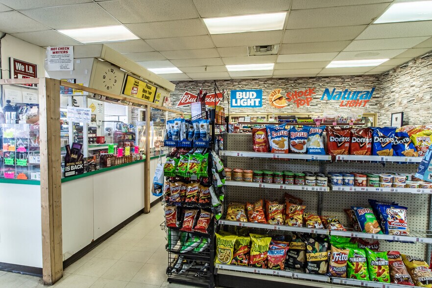More Photos Of 404 Navajo Blvd, Holbrook Service Station For Sale