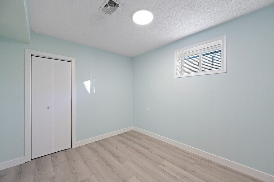 More Photos Of 132 17 Avenue NW, Calgary Office For Sale