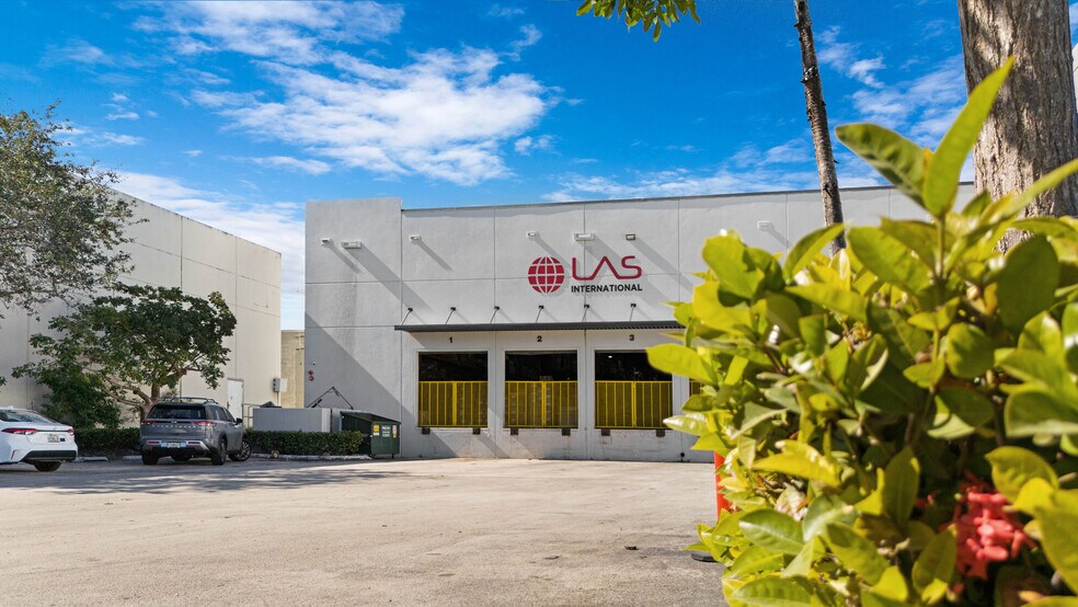 More Photos Of 3500-3508 NW 114th Ave, Miami Warehouse For Lease