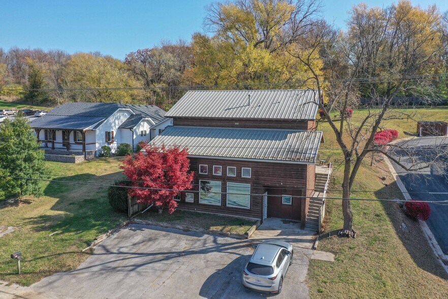 More Photos Of 4114 S Lone Pine Ave, Springfield Office Residential For Sale