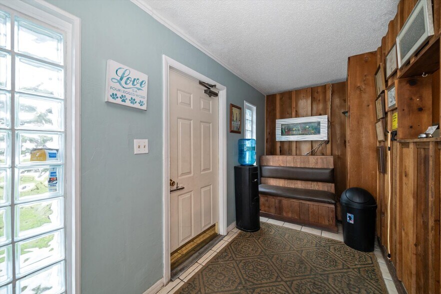 More Photos Of 1631 W Bay Dr, Largo Veterinarian Kennel For Sale