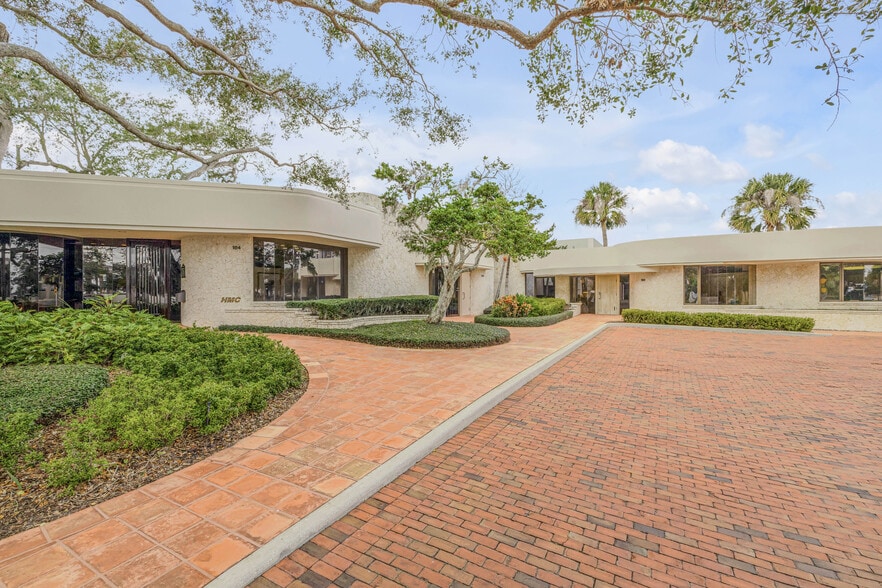 More Photos Of 100-104 Riverside Dr, New Smyrna Beach Office For Sale