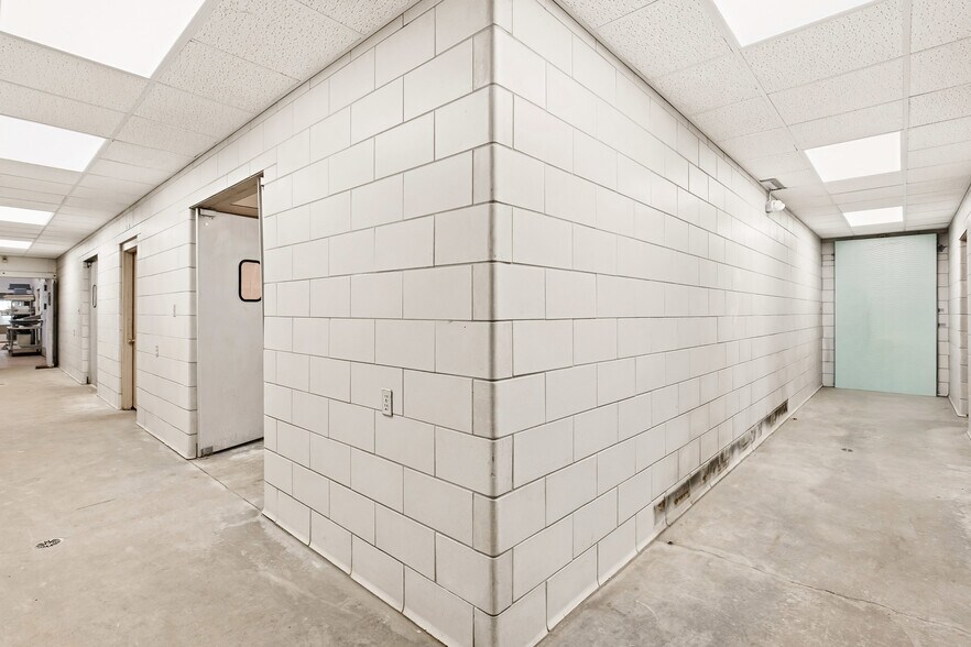 More Photos Of 1908 Water Level Rd, Somerset Specialty For Sale