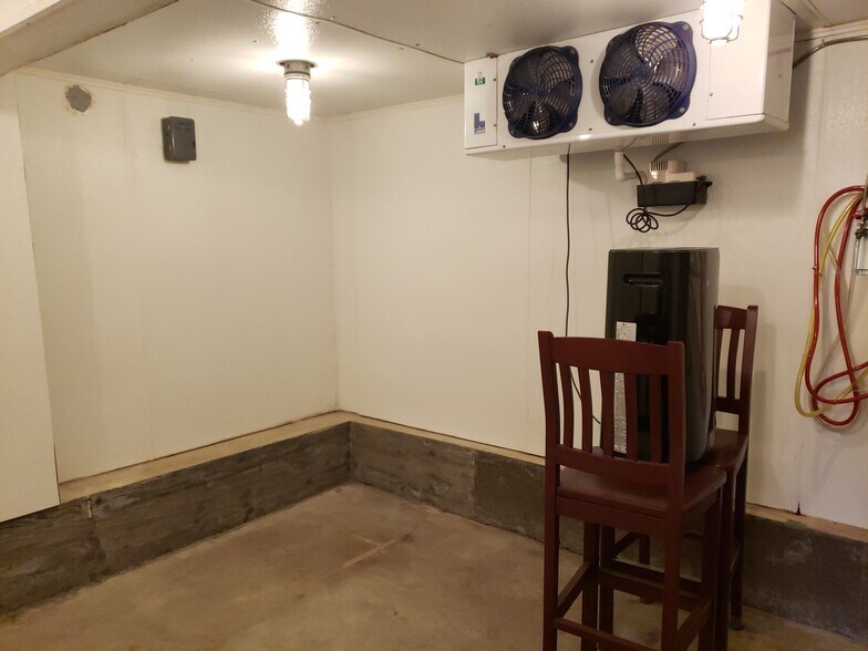 More Photos Of 127 Elm St, Hatfield Restaurant For Lease