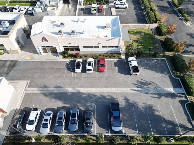 More Photos Of 9879 Camino Media, Bakersfield Office For Lease