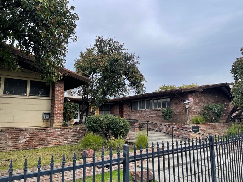 More Photos Of 127 E Acacia St, Stockton Office For Sale