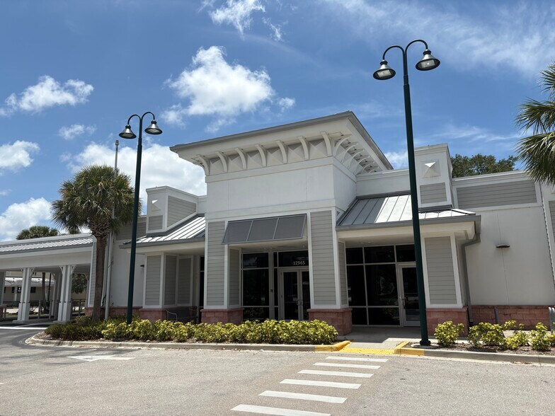 More Photos Of 12965 Collier Blvd, Naples Bank For Lease