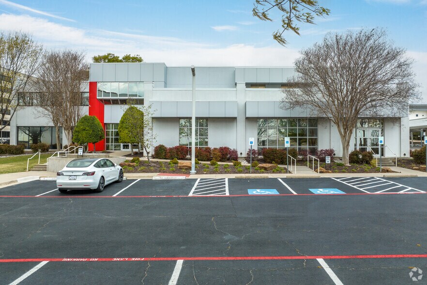 More Photos Of 3801 Hulen St, Fort Worth Office For Lease