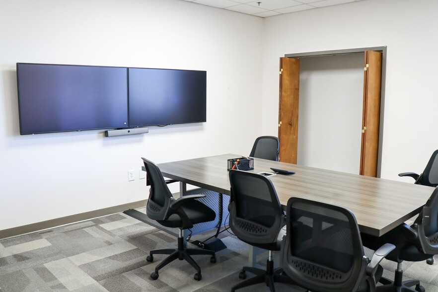 More Photos Of 2000 Northfield Ct, Roswell Distribution For Lease