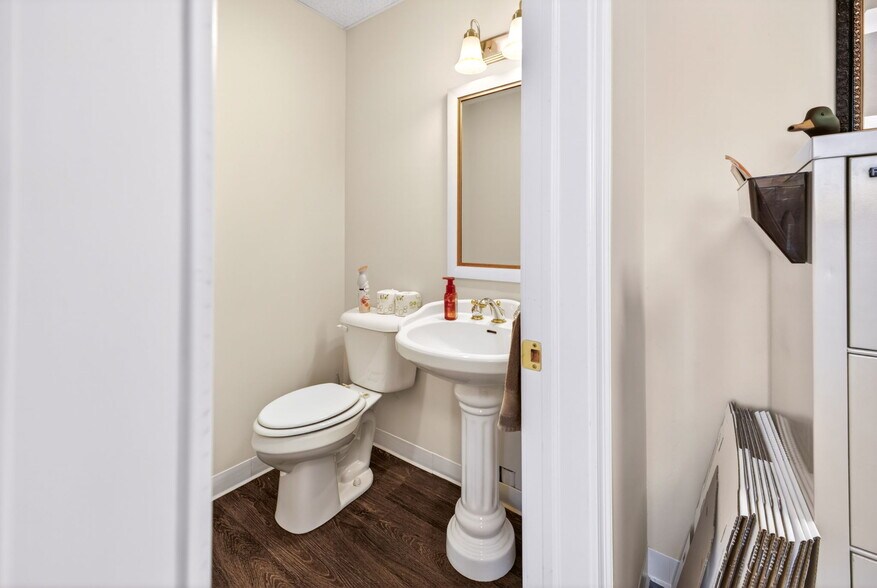 More Photos Of 3413 Griffin St, Portsmouth Light Distribution For Sale