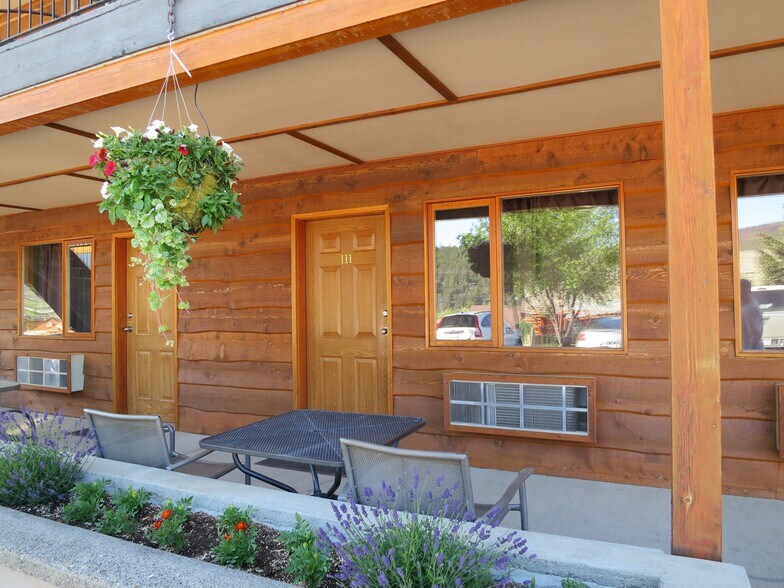 More Photos Of 1414 Cariboo Hwy, Clinton Hotel For Sale