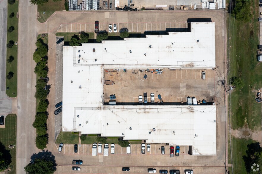 More Photos Of 1108-1110 Summit Ave, Plano Flex For Sale