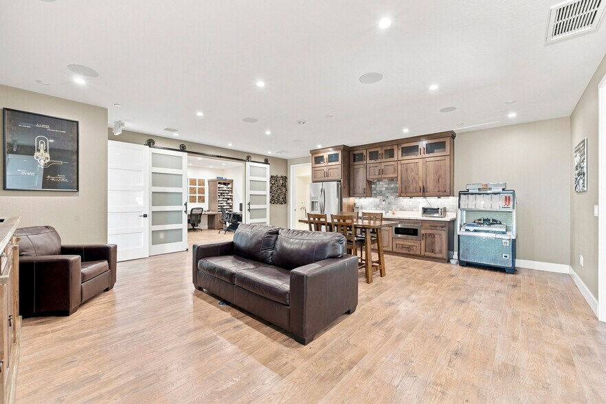 More Photos Of 2220 Taxi Way, Prescott Industrial For Sale