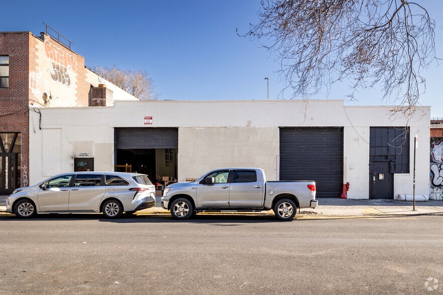 More Photos Of 272-280 Seigel St, Brooklyn Restaurant For Lease