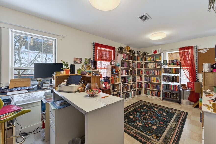 More Photos Of 10 Walker St, Kittery Loft Creative Space For Lease