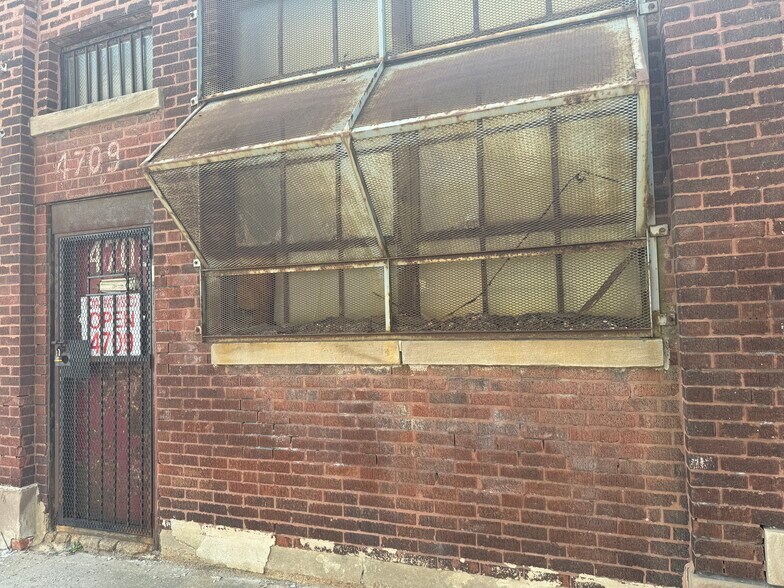 Primary Photo Of 4709 W Lake St, Chicago Industrial For Sale