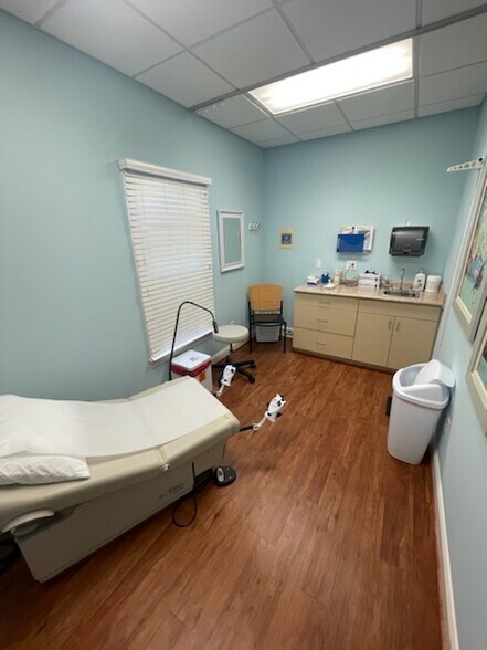 More Photos Of 5100 Bernard Dr, Roanoke Medical For Sale