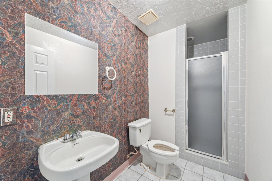 More Photos Of 16815 Royal Crest Dr, Houston Loft Creative Space For Sale