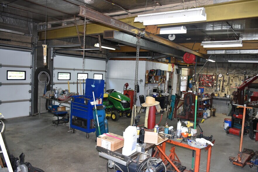 More Photos Of 4592 S Delaware Dr, Easton Auto Repair For Sale