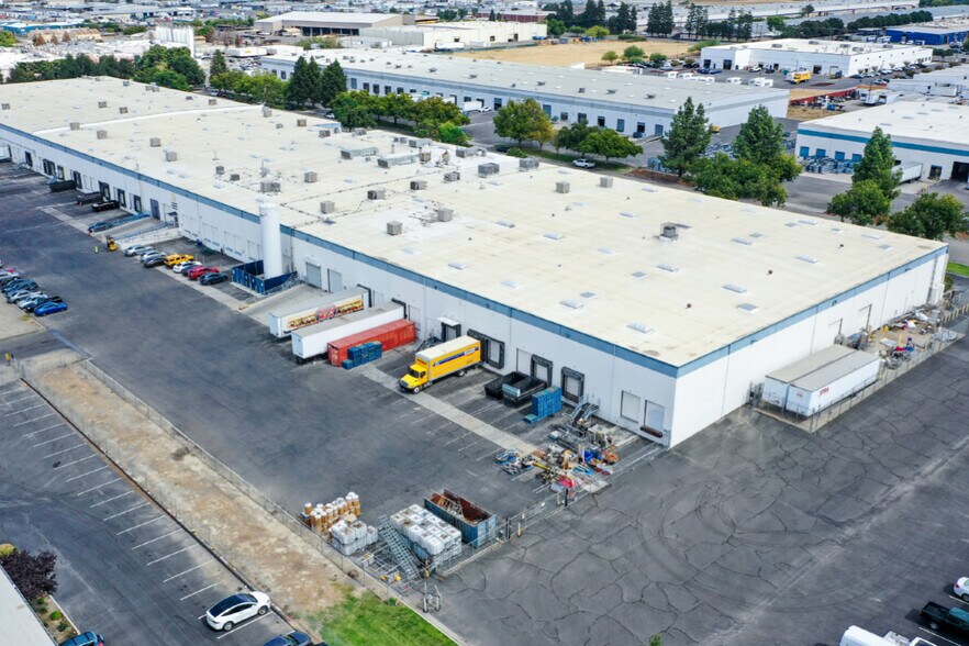 More Photos Of 2904 S Angus Ave, Fresno Distribution For Lease