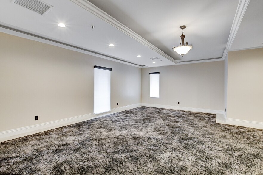 More Photos Of 3470 E Russell Rd, Las Vegas Office For Lease