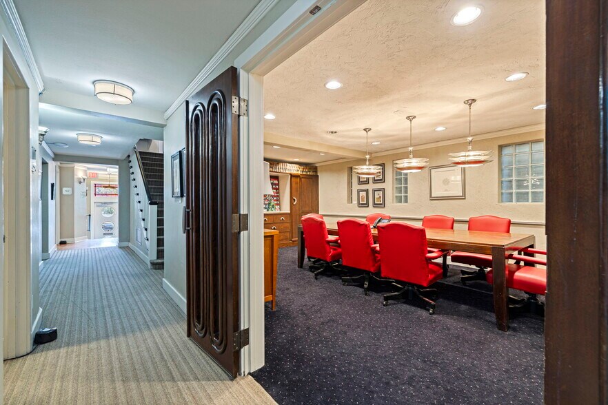 More Photos Of 721 1st Ave N, Saint Petersburg Office For Sale