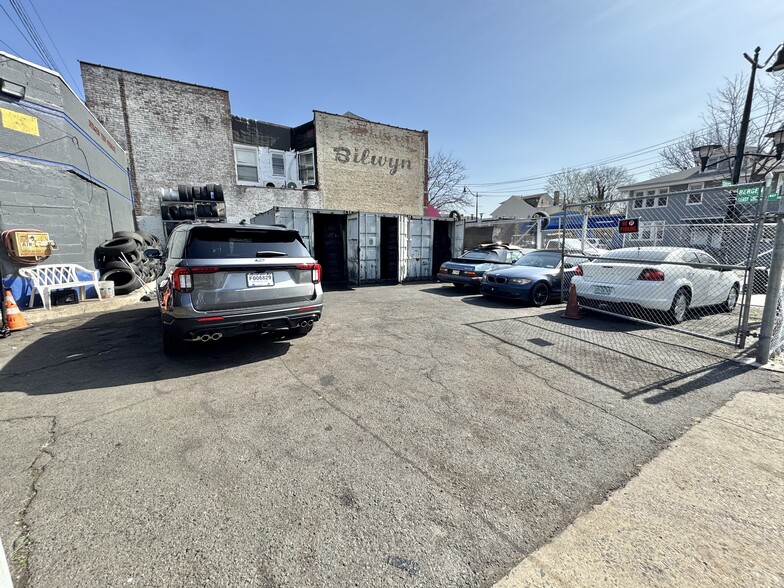 More Photos Of 973 Bergen St, Newark Auto Repair For Sale